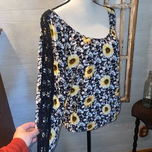 WRANGLER scoop neck sunflower blouse